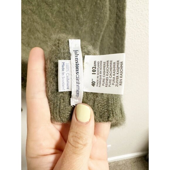 Johnstons of Elgin Cashmere Cable Knit Turtleneck Sweater Olive Green Size 40 - Picture 3 of 3